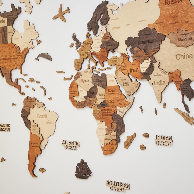 Carte du monde en bois 2D taille M Foncée - Creatif Wood - BCD