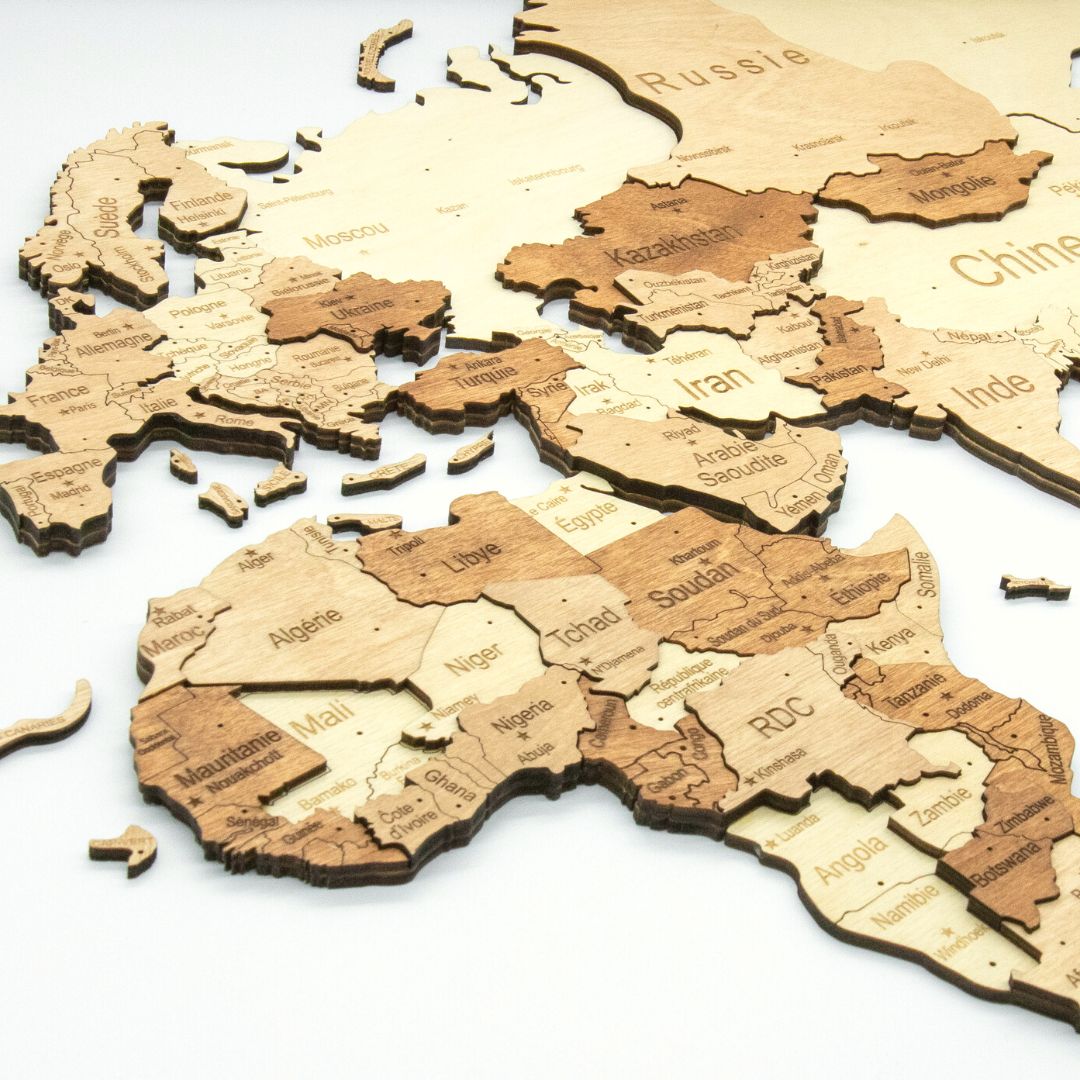 Carte du monde en bois - décoration murale 3D Chêne