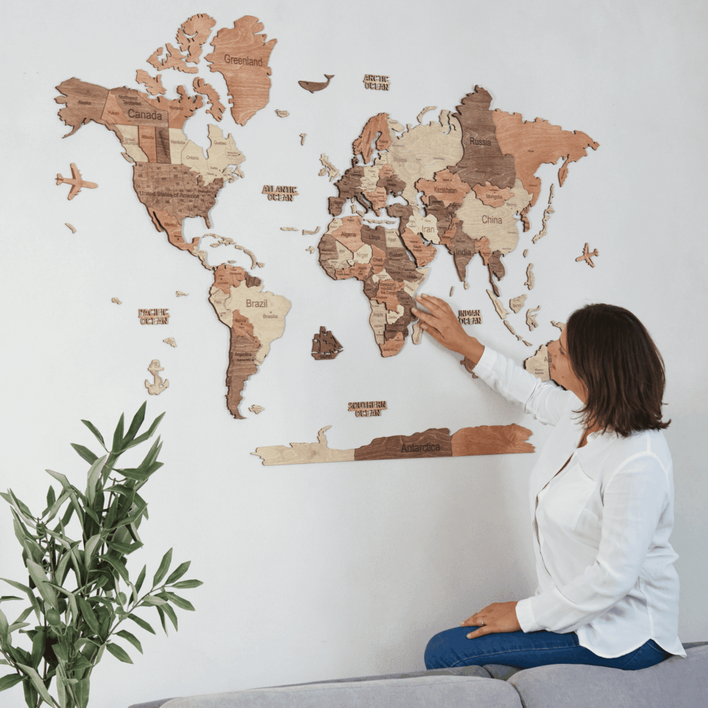 Carte du monde murale en bois